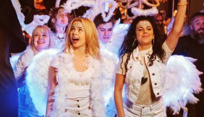 Saoirse-Monica Jackson and Jamie-Lee O'Donnell in "Derry Girls' Season 3 