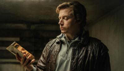 Jack Lowden in "The Gold"