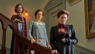 Lucy Akhurst as Julia Drummond-Ward, Claude Scott-Mitchell as Rose Drummond-Ward, and Anna Chancellor as Lady Latchmere on the stairs in 'Hotel Portofino' Season 1