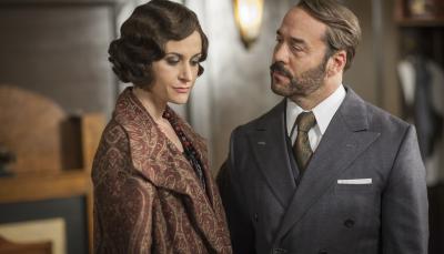Jeremy Piven and Katherine Kelly in "Mr. Selfridge" Season 4. (Photo: Courtesy of (C) ITV Studios for MASTERPIECE) 