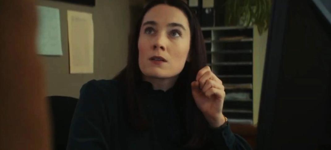 Siobhán Cullen as Elvira Clancy trying to write her column in 'Obituary'